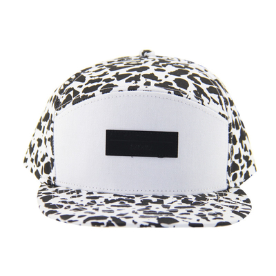โฟชั่น Allover Print 5 แพนล์ แคมป์ Caps With Leather Patch Embossed Logo บนด้านหน้า