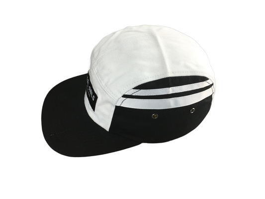 หมวกแคมป์ 5 แพนล์ที่มีแฟลต PU Visor และโลโก้ Label ที่ผสมผสาน