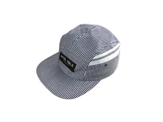 หมวกแคมป์ 5 แพนล์ที่มีแฟลต PU Visor และโลโก้ Label ที่ผสมผสาน